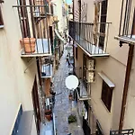 Tra I Vicoli Del Capo
